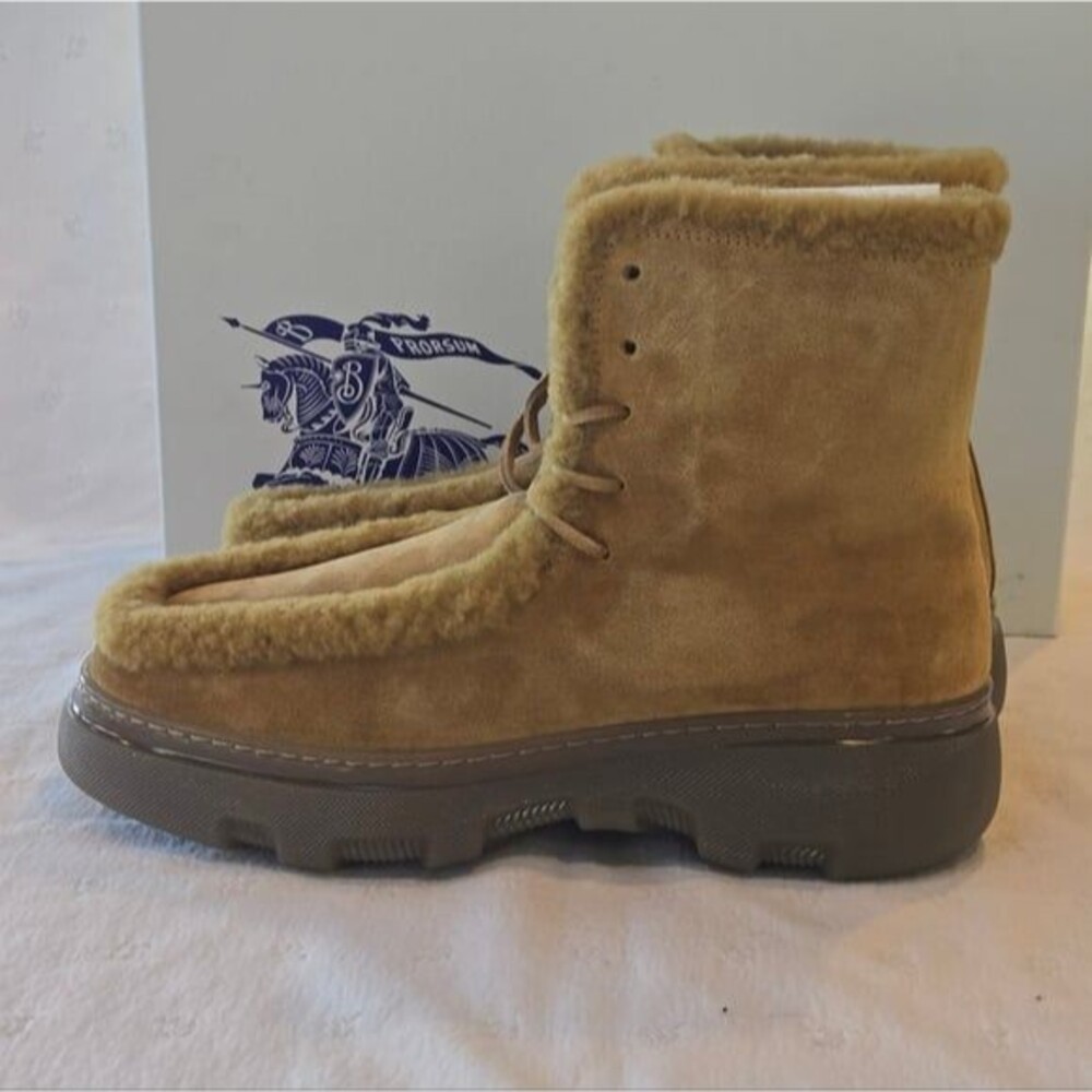 NIB Burberry Shearling-Trim Suede Creeper Boots Manilla/Amber Yellow Size 40 - Picture 2 of 8